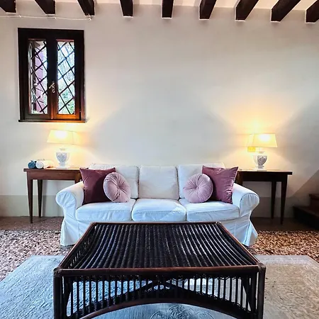 House By Veneto *